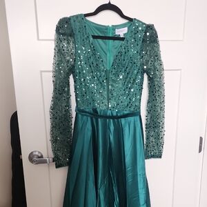 Elegant Green Sequin Long Sleeve Prom Dress NWOT